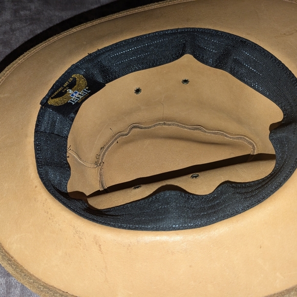 Vintage Henshel suede hat. Size M. Braided trim. - Picture 3 of 4